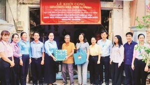 Giai đoạn 2014-2024, Quỹ “Vì người nghèo” trên toàn Thành phố Hồ Chí Minh đã trích hơn 1.940 tỷ đồng hỗ trợ hộ nghèo, hộ cận nghèo có hoàn cảnh đặc biệt khó khăn xây dựng và sửa chữa 10.429 nhà tình thương