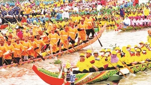 Lễ hội đua ghe ngo tại Cần Thơ.