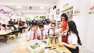 Phòng thực hành giáo dục STEM phục vụ việc dạy và học tại Trường trung học cơ sở Nguyễn Lương Bằng.