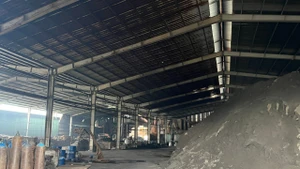 Bên trong nhà xưởng tái chế kim loại ở xã Phù Lỗ, huyện Sóc Sơn. (Ảnh: Đức Tùng)