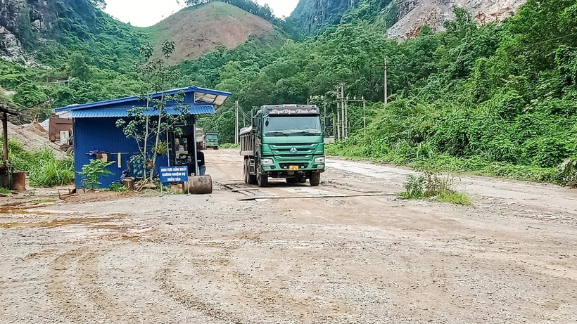 Mỏ đá Lân Đăm 2 ở xã Quang Sơn, huyện Đồng Hỷ lắp đặt trạm cân, camera theo dõi vận chuyển khoáng sản ra khỏi mỏ.
