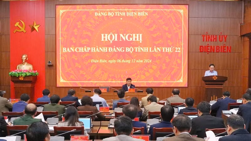 Đồng chí Mùa A Sơn, Phó Bí thư Thường trực Tỉnh ủy Điện Biên quán triệt các yêu cầu tại cuộc họp Ban Chấp hành ngày 6/12.