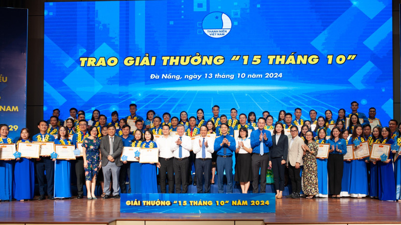 Lễ trao Giải thưởng “15 tháng 10” năm 2024.