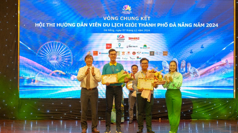Hai thí sinh đạt giải nhất cuộc thi.