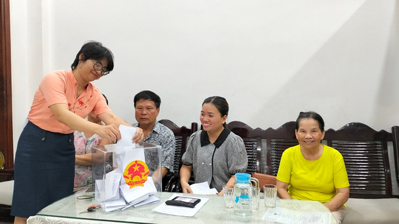 Lấy ý kiến cử tri về sắp xếp đơn vị hành chính.