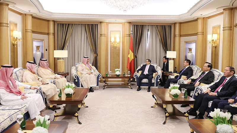 Thủ tướng Phạm Minh Chính tiếp Giám đốc điều hành Quỹ Phát triển Saudi Arabia. (Ảnh: Dương Giang)