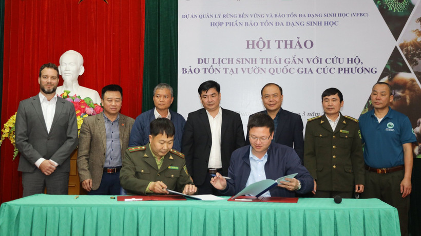 Các đơn vị lữ hành ký hợp tác với Vườn quốc gia Cúc Phương về chương trình phát triển du lịch bền vững.