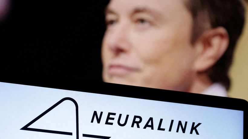 Logo của Neuralink và tỷ phú Elon Musk trong hình minh họa được chụp vào ngày 19/12/2022. Ảnh: Reuters