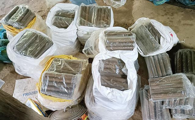Công an phát hiện, tạm giữ gần 1 tấn thuốc nổ. (Ảnh công an cung cấp)