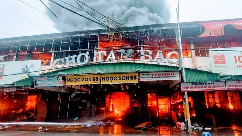 Hiện trường vụ cháy chợ Tam Bạc tại Hải Phòng ngày 12/2/2023.