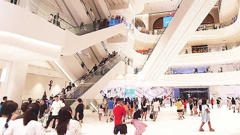 Lotte Mall Tây Hồ trong những ngày mở cửa thử nghiệm.