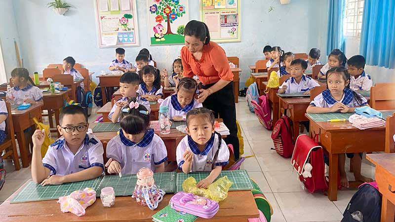 Học sinh Trường tiểu học Mỹ Hiệp, huyện Cao Lãnh, tỉnh Đồng Tháp trong ngày tựu trường.