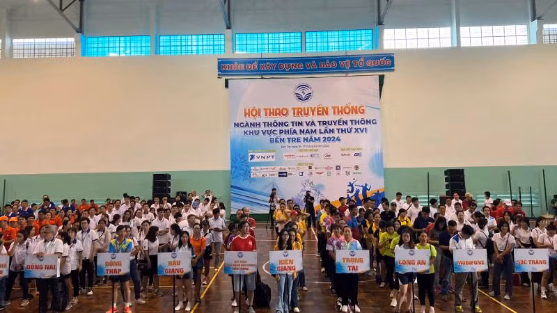 Các đoàn vận động viên tham gia hội thao truyền thống ngành Thông tin và Truyền thông. 