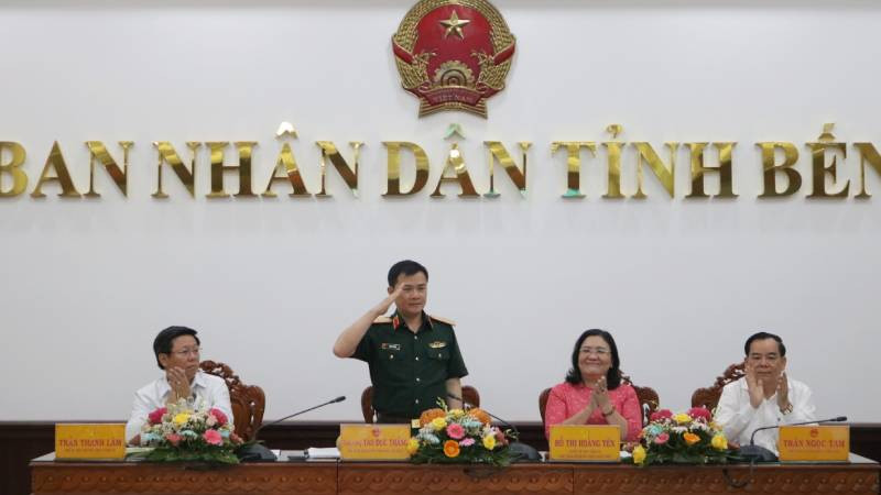 Tập đoàn Công nghiệp-Viễn thông Quân đội làm việc với tỉnh Bến Tre về tổng kết thỏa thuận hợp tác chuyển đổi số.