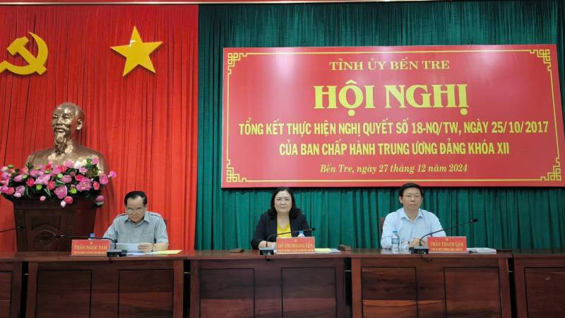 Lãnh đạo tỉnh Bến tre chủ trì Hội nghị tổng kết Nghị quyết số 18 của Ban Chấp hành Trung ương Đảng khóa XII. (Ảnh: HOÀNG TRUNG)