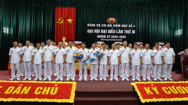 Ban Chấp hành Đảng bộ nhiệm kỳ 2025-2030 ra mắt Đại hội. (Ảnh: CTV HQ) 