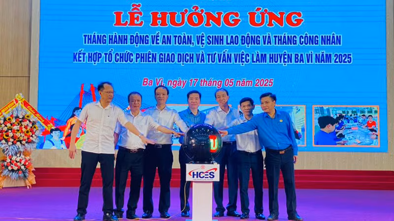 Khai trương phiên giao dịch việc làm huyện Ba Vì, Hà Nội. (Ảnh HCES)