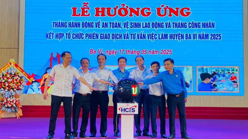 Khai trương phiên giao dịch việc làm huyện Ba Vì, Hà Nội. (Ảnh HCES)