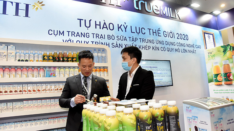 Các sản phẩm được sản xuất theo dây chuyền tuần hoàn của TH True milk luôn được người tiêu dùng quan tâm. (Ảnh: TRẦN HẢI)
