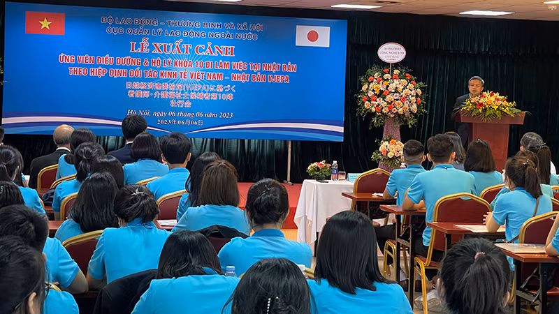 Lễ xuất cảnh cho ứng viên điều dưỡng, hộ lý sang Nhật Bản làm việc theo chương trình EPA năm 2023. (Ảnh: Dolab)