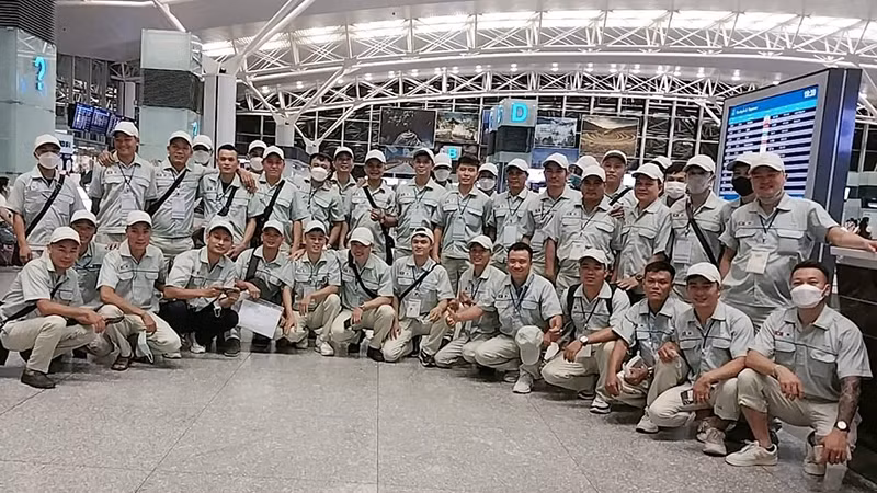 Lao động đi làm việc ở nước ngoài theo hợp đồng. (Ảnh: Dolab)