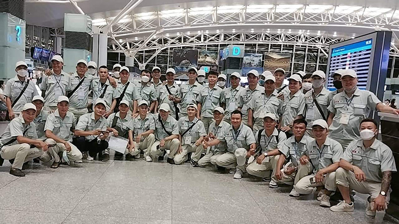 Lao động đi làm việc ở nước ngoài theo hợp đồng. (Ảnh: Dolab)