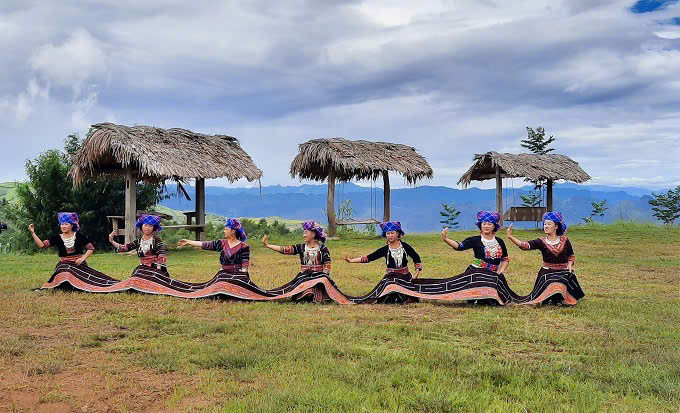 Bản du lịch cộng đồng Sin Suối Hồ- Lai Châu