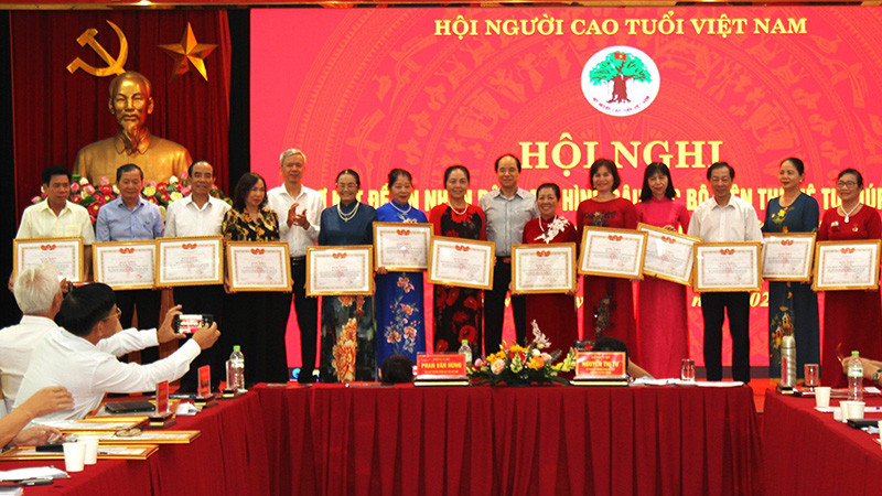 Trung ương Hội Người cao tuổi Việt Nam khen thưởng các tập thể và cá nhân đã có thành tích xuất sắc thực hiện Đề án 1336.