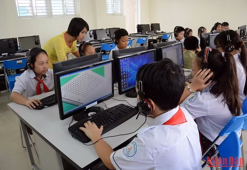 Một tiết học Tin học. (Ảnh minh hoạ: DUY LINH)