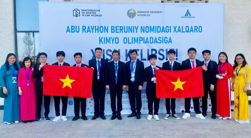 Đoàn Việt Nam tham dự Olympic Hóa học Quốc tế Abu Reikhan Beruniy lần thứ nhất (Ảnh: Bộ Giáo dục và Đào tạo)