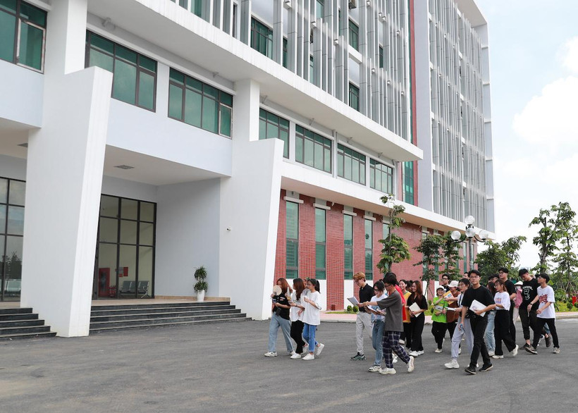 Sinh viên Đại học Quốc gia Hà Nội. Sinh viên Đại học Quốc gia Hà Nội.