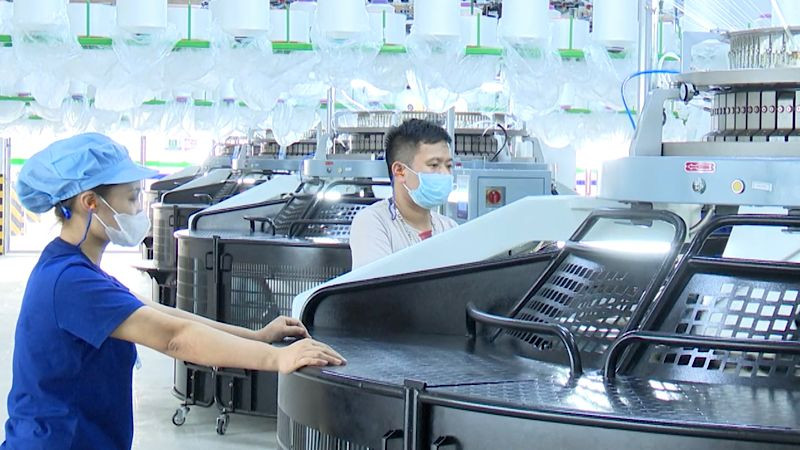 Công ty trách nhiệm hữu hạn Top Textiles của Tập đoàn Toray (Nhật Bản), thuộc nhóm doanh nghiệp mới được cấp phép đầu tư tại địa bàn tỉnh Nam Định trong thời gian gần đây, đã bước vào giai đoạn hoàn tất xây dựng nhà xưởng, đưa vào vận hành sản xuất, cung ứng sản phẩm ra thị trường.