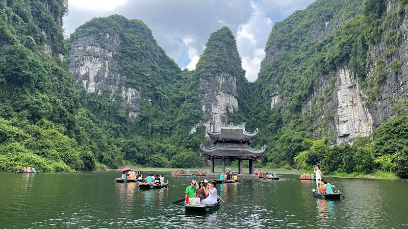 Non nước Tràng An. (Ảnh: XUÂN TRƯỜNG)