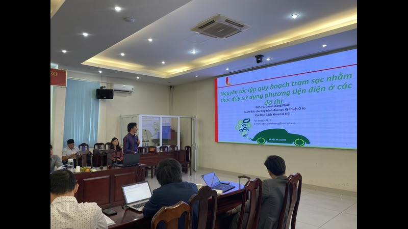 Các chuyên gia tham gia Hội thảo tiêu chuẩn trạm sạc cho phương tiện giao thông điện