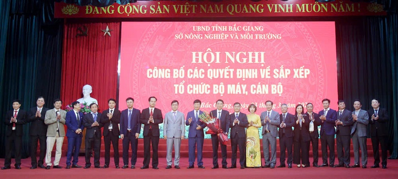 Ra mắt Ban Chấp hành Đảng bộ Sở Nông nghiệp và Môi trường tỉnh Bắc Giang sau sáp nhập. Ảnh Mai Toan.