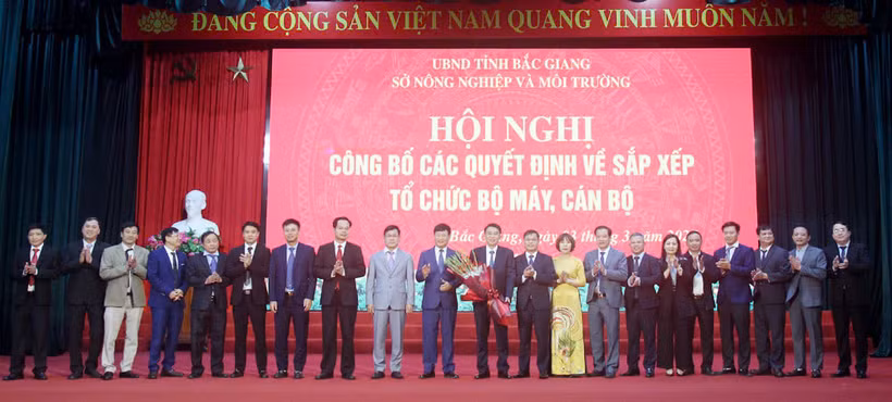 Ra mắt Ban Chấp hành Đảng bộ Sở Nông nghiệp và Môi trường tỉnh Bắc Giang sau sáp nhập. Ảnh Mai Toan.