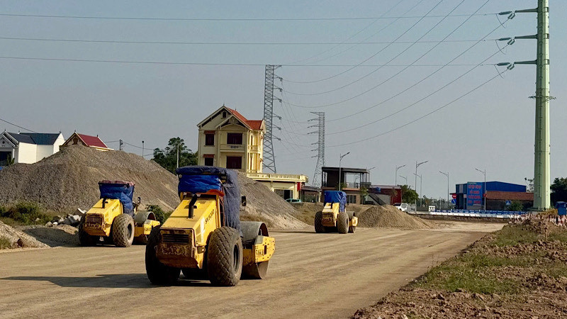 Tuyến đường bộ mới Nam Định-Lạc Quần-đường bộ ven biển đang được đẩy nhanh tiến độ.