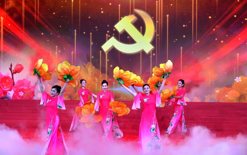 Những tác phẩm nghệ thuật chất lượng về đất nước, quê hương cần luôn được lan tỏa, không chỉ trong những dịp kỷ niệm. Ảnh: Anh Sơn.