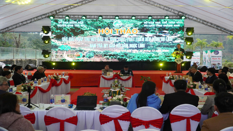 Toàn cảnh Hội thảo các giải pháp thu hút đầu tư, khai thác, phát triển bền vững du lịch Nam Trà My gắn với Sâm Ngọc Linh.