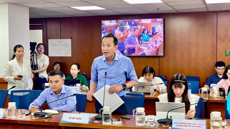 Đại diện Sở Xây dựng Thành phố Hồ Chí Minh cung cấp thông tin cho báo chí.