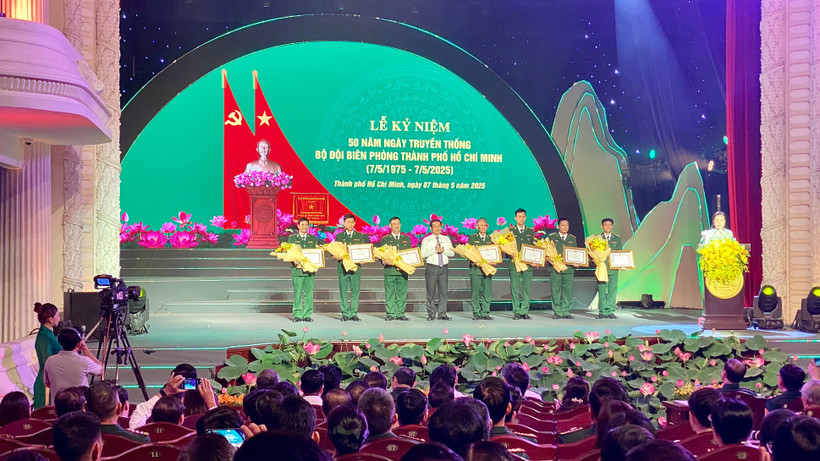 Quang cảnh Lễ Kỷ niệm 50 năm Ngày truyền thống Bộ đội Biên phòng Thành phố Hồ Chí Minh.