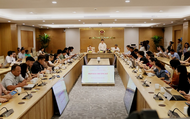 Toàn cảnh họp báo thường kỳ Bộ Thông tin và Truyền thông.