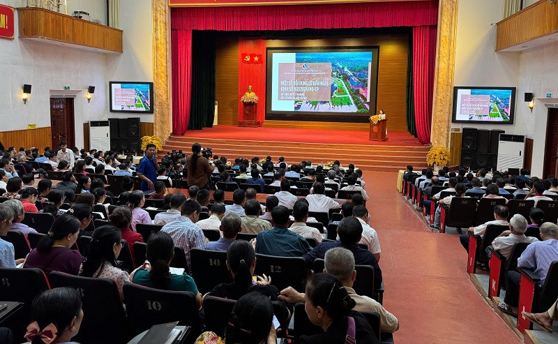 Buổi tập huấn các quy định mới của Luật Đất đai 2024 do thành phố Điện Biên Phủ (tỉnh Điện Biên) tổ chức thu hút rất đông người dân đến từ các phường, xã trong thành phố và các huyện lân cận.