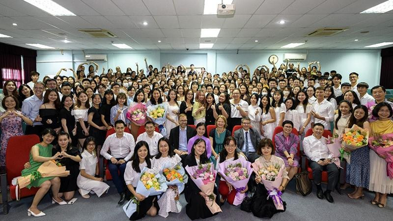 Lễ tổng kết 3 năm của dự án đưa điều dưỡng viên Việt Nam sang học tập và làm việc tại Đức (Ảnh: Dolab).