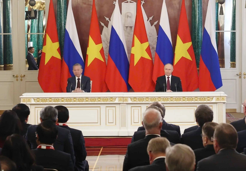 Tổng Bí thư Tô Lâm và Tổng thống LB Nga Vladimir Putin phát biểu với báo chí. Ảnh: Thống Nhất - TTXVN