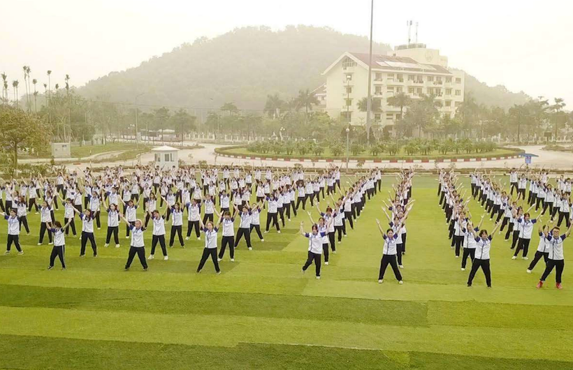 Học sinh, sinh viên sinh hoạt, học tập trong Khu đô thị Đại học Quốc gia Hà Nội tại Hòa Lạc.