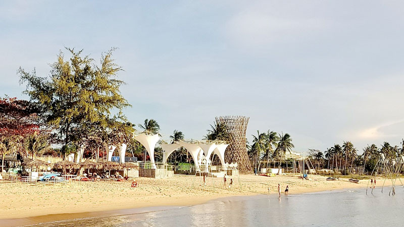 Khu nghỉ dưỡng Sunset Sanato, dự án của Công ty Cổ phần 99 Núi đang nợ thuế, lãnh đạo công ty bị tạm hoãn xuất cảnh. 