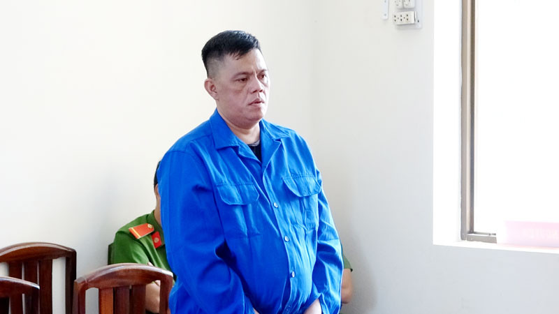 Bị cáo Trần Văn Thuận tại phiên tòa. (Ảnh: VĂN VŨ)