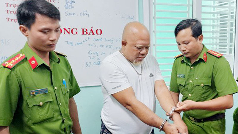 Đối tượng Dương Công Hiệu bị bắt tạm giam 2 tháng. (Ảnh: VĂN VŨ)