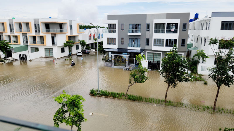 Trận mưa lớn sáng 11/7 gây ngập nhiều nơi trên địa bàn thành phố Rạch Giá. 